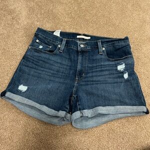 Levi’s midlength shorts size 33